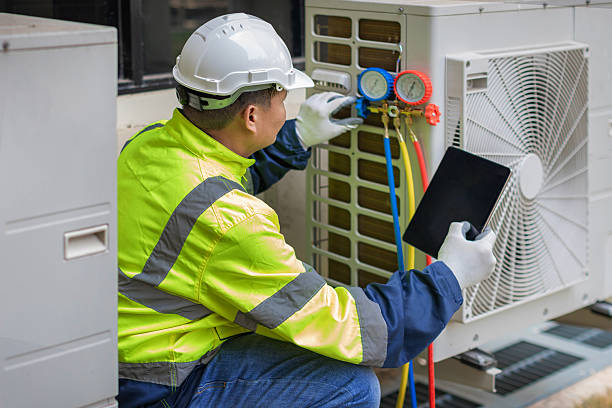 Professional Ac Installation technician working in Highland, IL